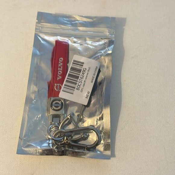 Volvo Logo Key Fob Keychain in Red Leather NWT - Picture 4 of 4